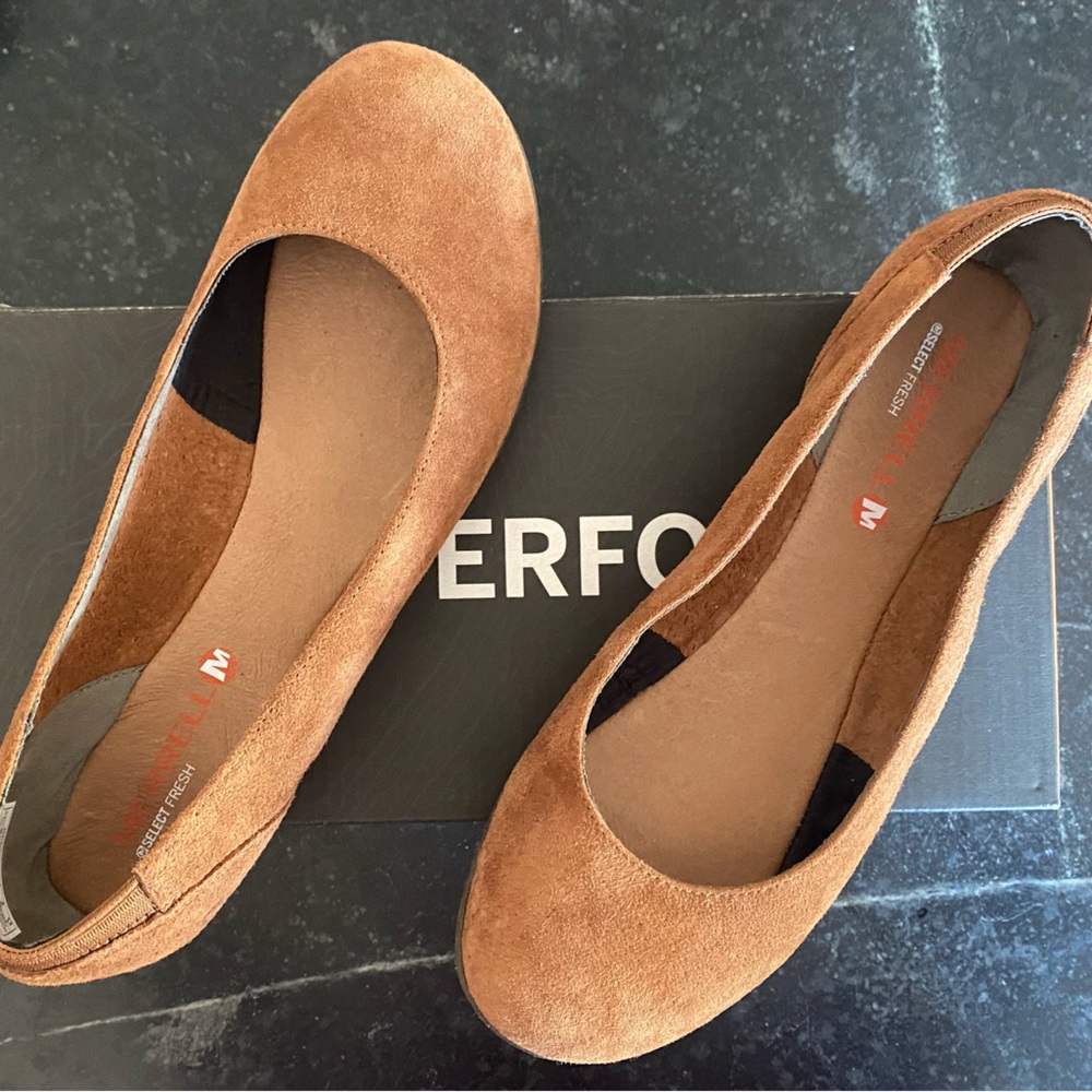 NIB Merrell beautiful suede shoes for Fall.  Such a great neutral color!